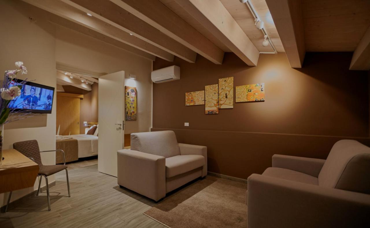 Hospitality Hotel Palermo Bagian luar foto