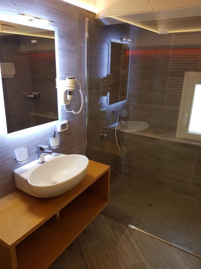 Hospitality Hotel Palermo Bagian luar foto