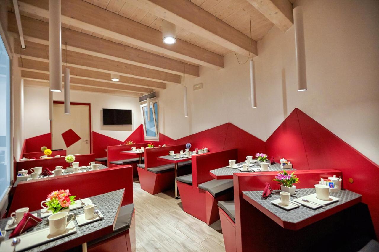 Hospitality Hotel Palermo Bagian luar foto