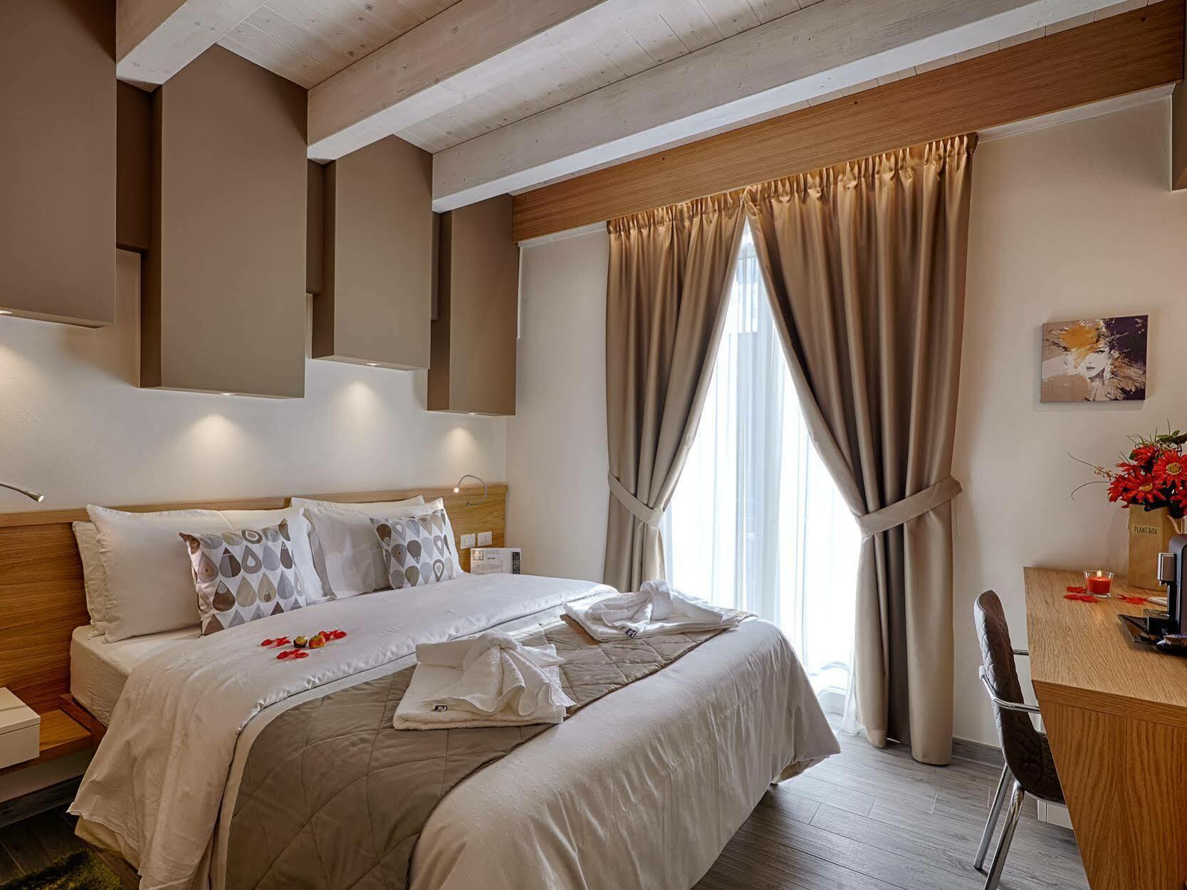 Hospitality Hotel Palermo Bagian luar foto