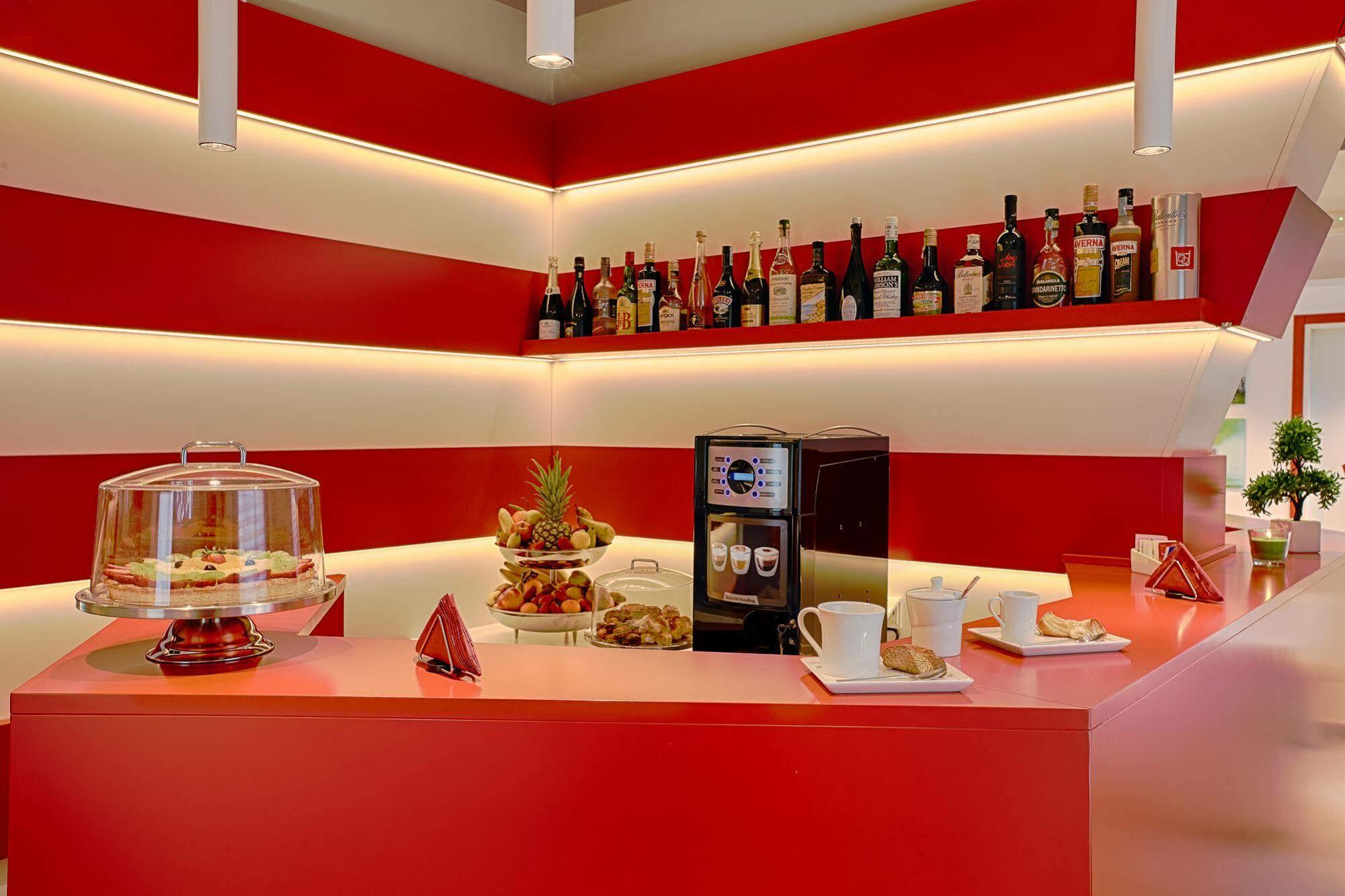 Hospitality Hotel Palermo Bagian luar foto