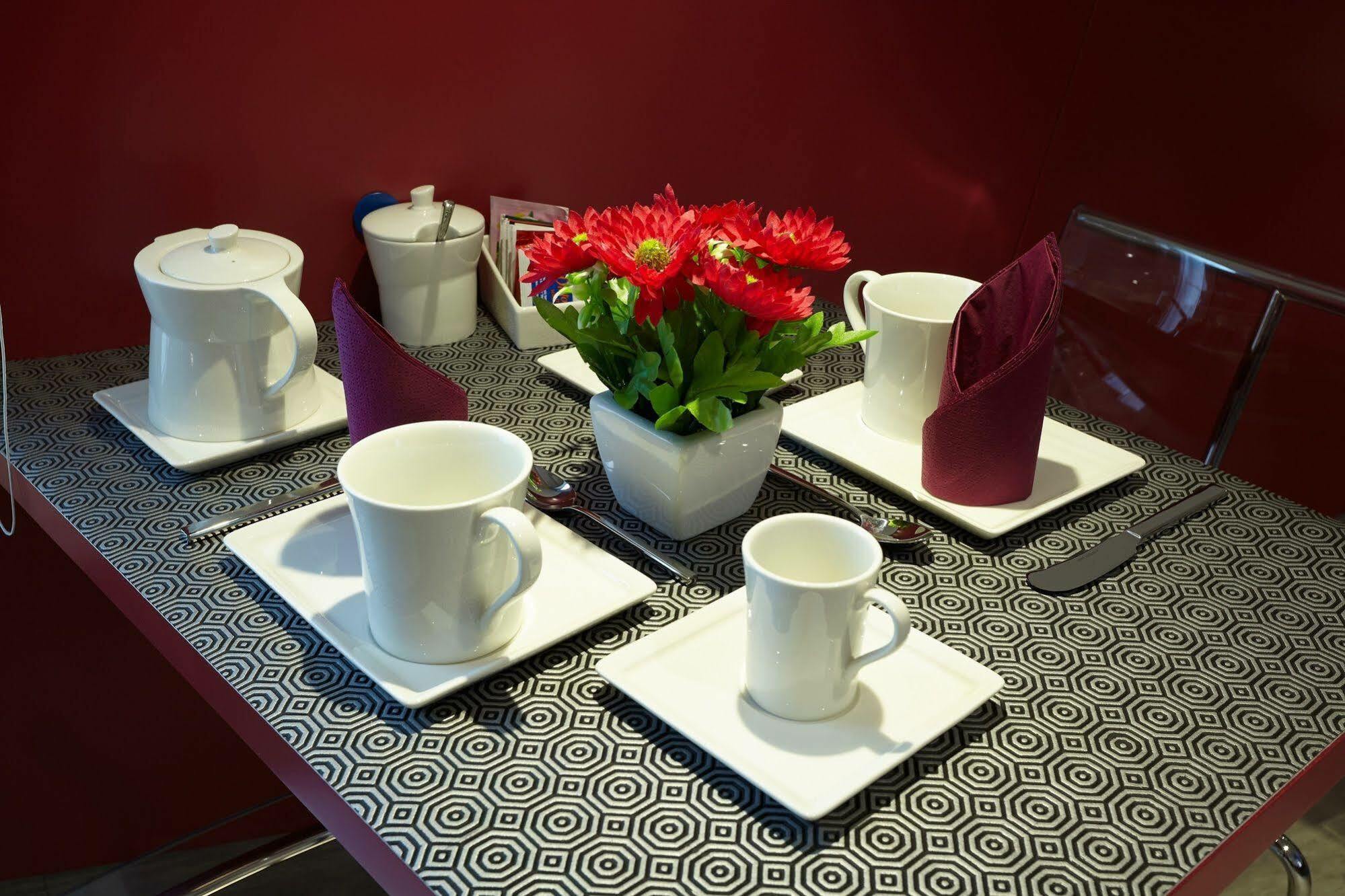 Hospitality Hotel Palermo Bagian luar foto