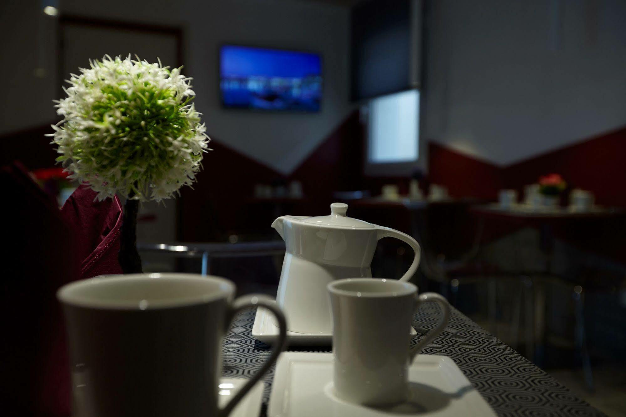 Hospitality Hotel Palermo Bagian luar foto