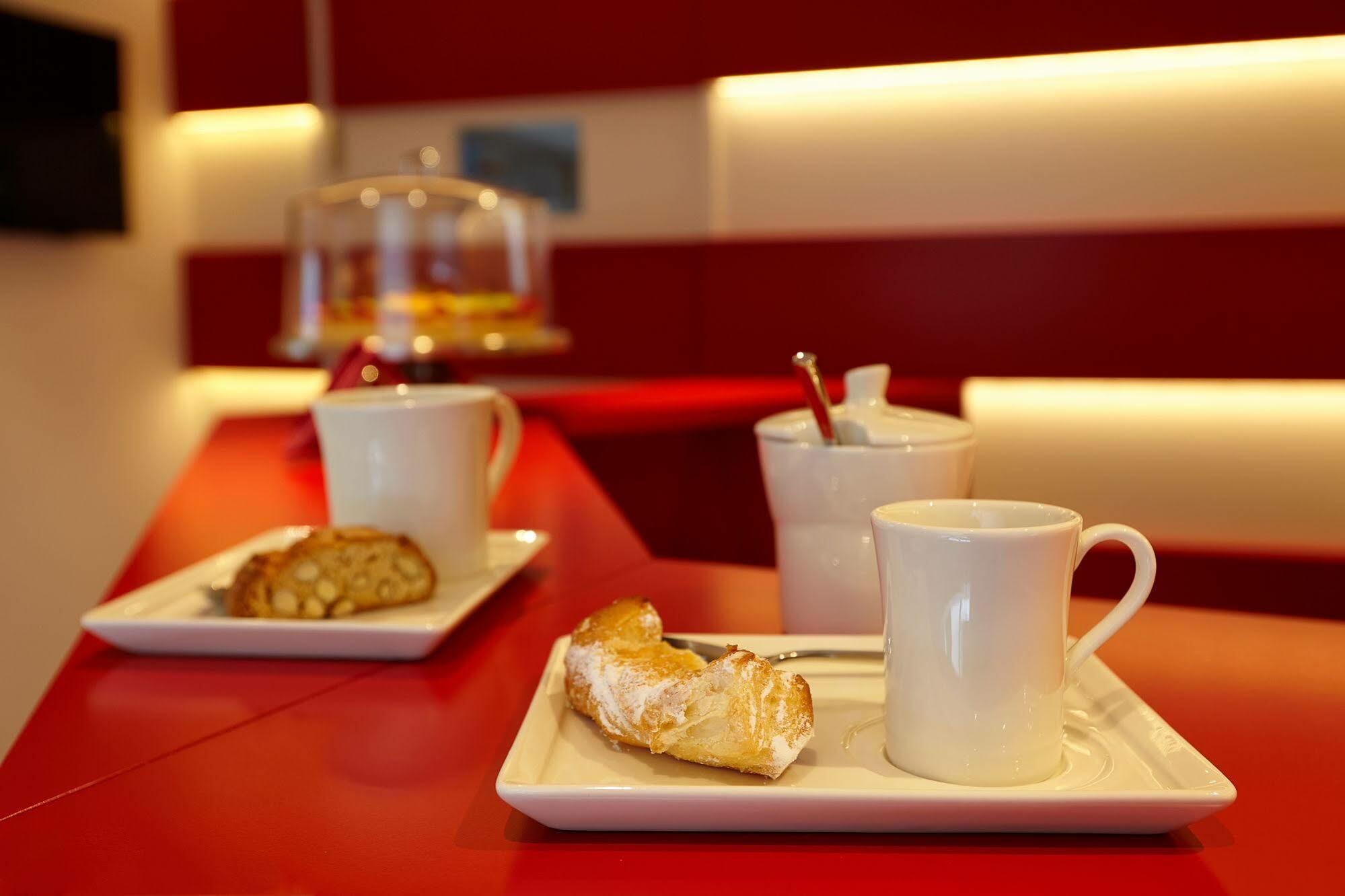Hospitality Hotel Palermo Bagian luar foto