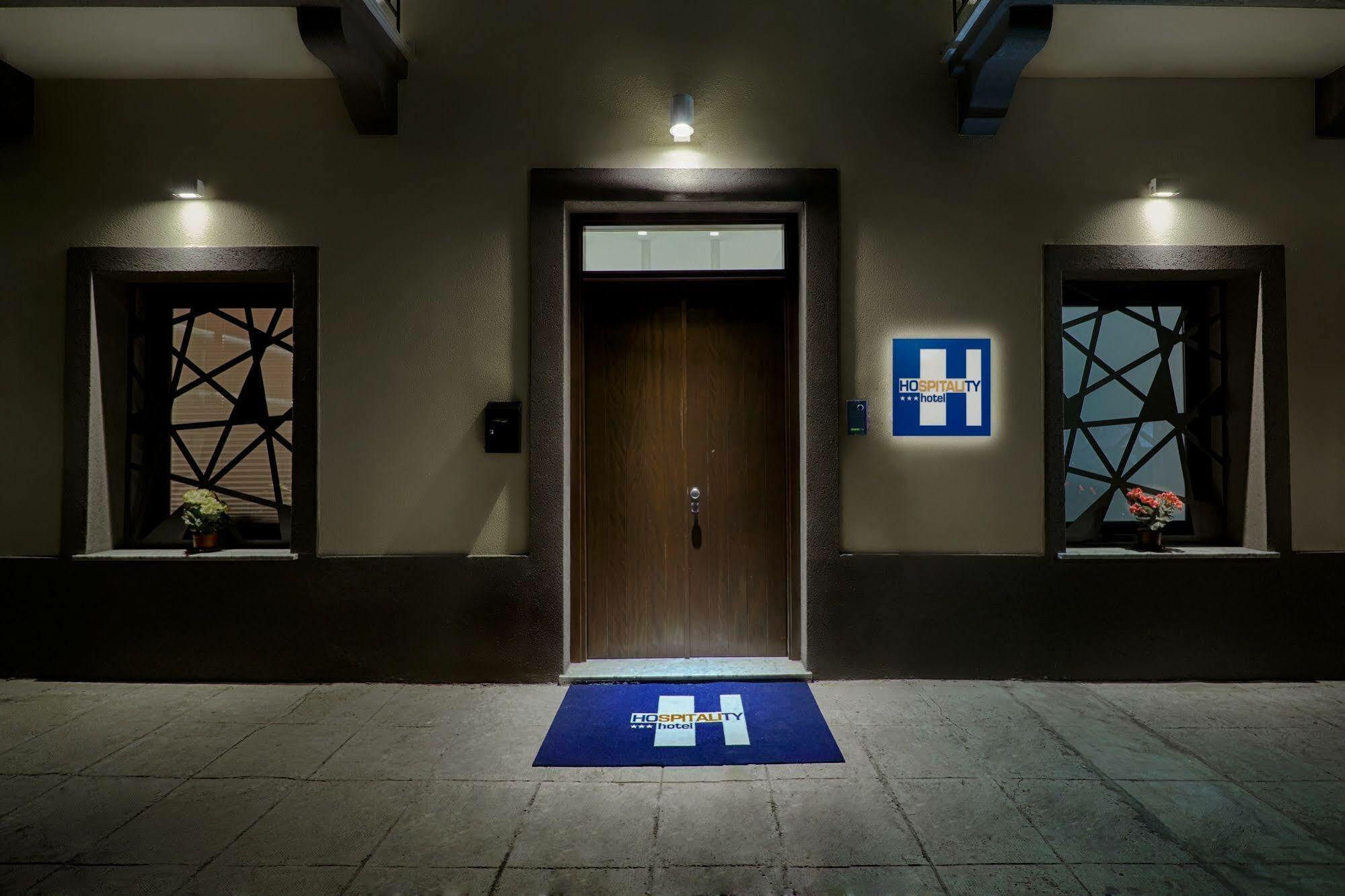 Hospitality Hotel Palermo Bagian luar foto